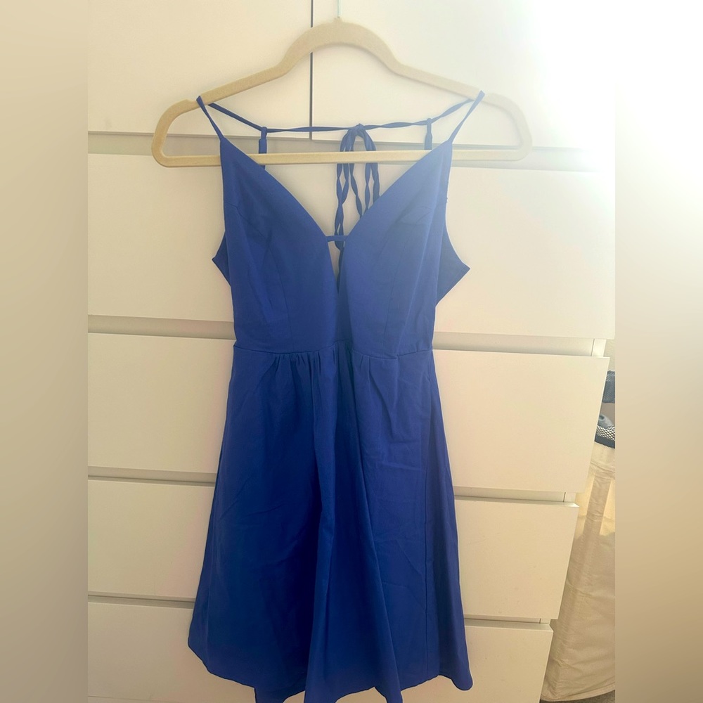 NWT flowy backless dress. Pockets, tie-back, a-line dress for spring or July 4th